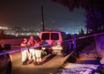 Localizan a un “encobijado” en zona de invasión en Tijuana