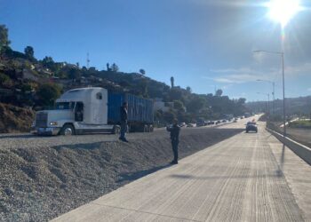 Rampa de frenado detiene a un tráiler sin frenos