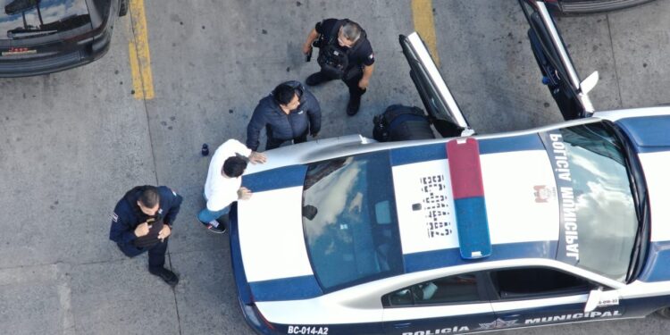 Policía de Tijuana ubicó desde el aire a traficantes de personas