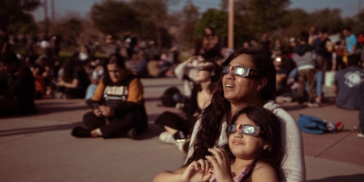 #Galería | Así observaron tijuanenses el Eclipse Anular