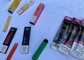 Funcionarios piden una aplicación más estricta de la ordenanza sobre tabaco aromatizado en la ciudad