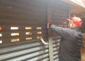 Clausuran tienda de conveniencia por venta de productos caducados en Rosarito