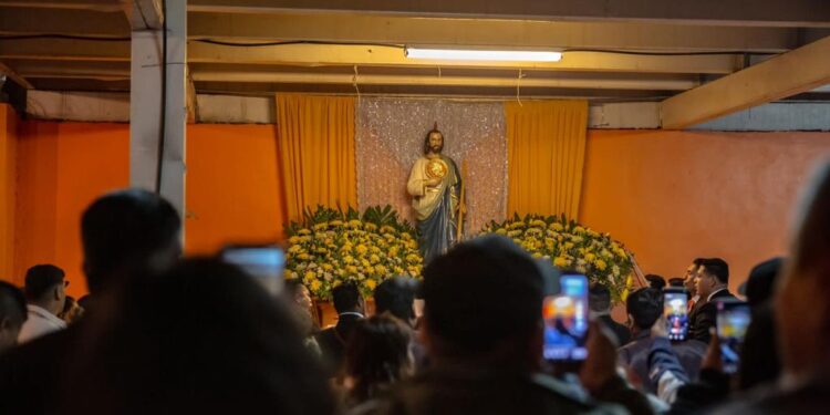 Devotos celebran a San Judas en la colonia Pedregal de Santa Julia de Tijuana