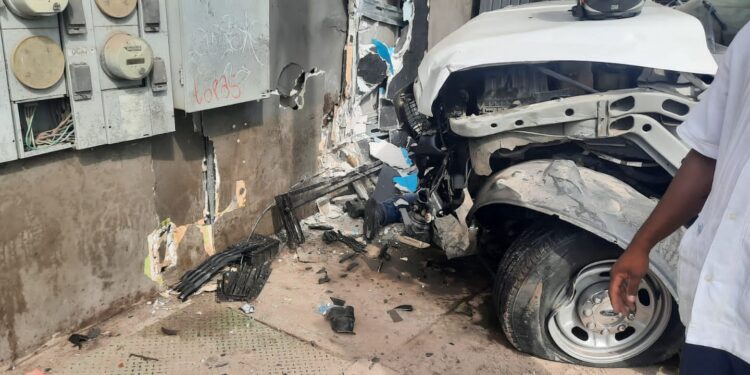 Fuerte accidente sobre en el Bulevar Benito Juárez