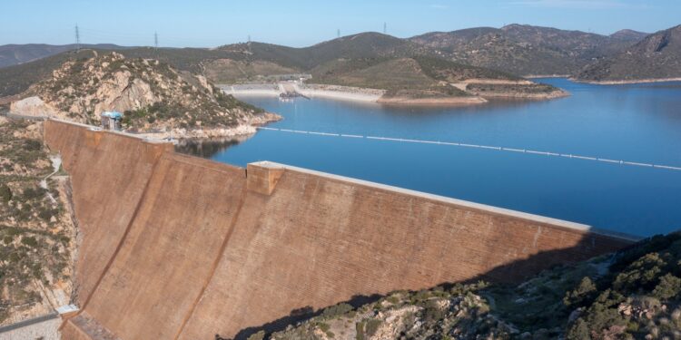 Gobernador de California aprueba ley para proteger a usuarios del agua en San Diego