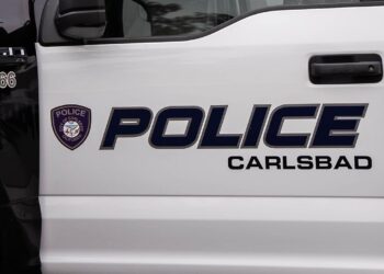 Muere motociclista de 25 años en Carlsbad tras impactar con un SUV
