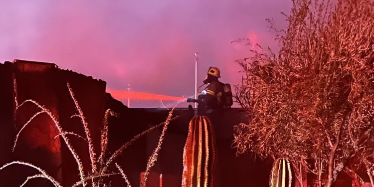 Bomberos reportan incendio en edificio comercial en Borrego Springs