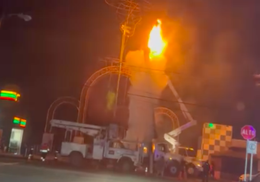 Trabajadores reciben descarga eléctrica instalando la catrina en Playas de Tijuana