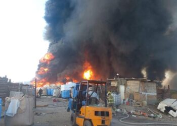 Se registra fuerte incendio en recicladora de la colonia “El Realito”