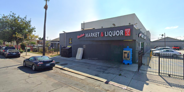 Mujer es apuñalada seis veces fuera de una licorería en Logan Heights