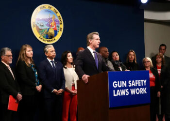 Supervisores votarán sobre la enmienda que eleva la edad mínima para comprar armas de asalto