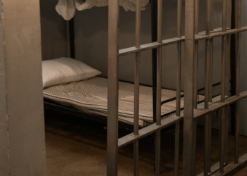 Hombre es condenado a 42 años de cárcel por apuñalar y atropellar a su víctima