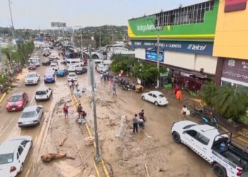 Desesperación y angustia se vive en Acapulco tras la gran destrucción que dejó “Otis