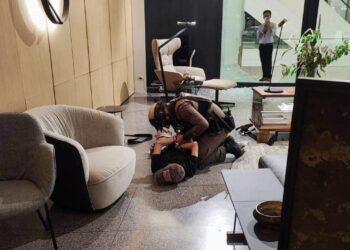 Adolescente de 14 Años arrestado por tiroteo en centro comercial de Bangkok