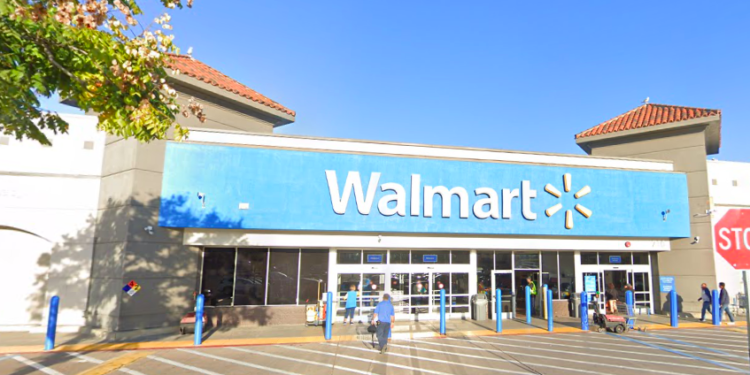 Hombre es apuñalado múltiples veces fuera de una tienda en San Diego