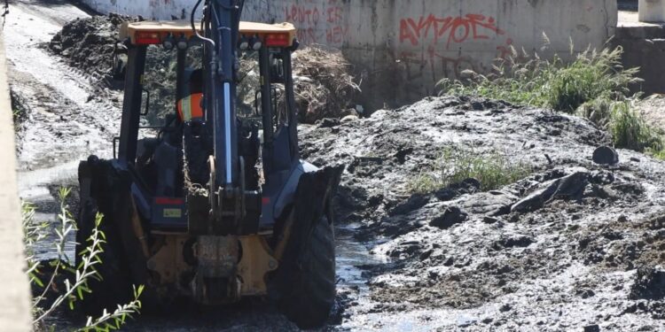 Desarenadores listos para la temporada de lluvias en Tijuana