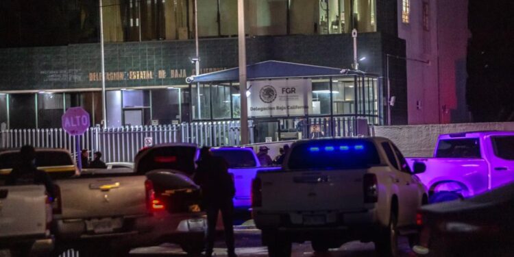 Balean instalaciones de la FGR en Tijuana