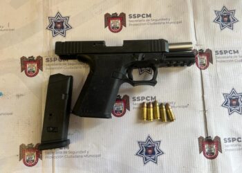 Asaltante dispara a empleada de farmacias Roma