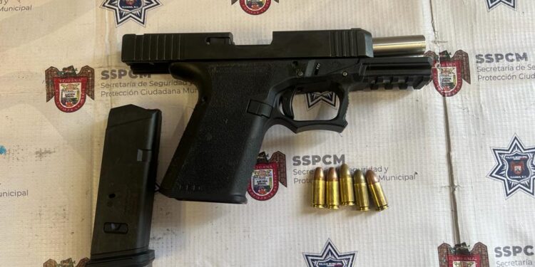 Asaltante dispara a empleada de farmacias Roma