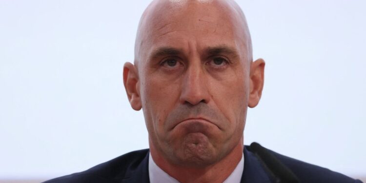 Rubiales no apto para puesto en el fútbol de España