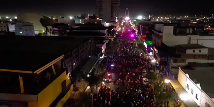 Así lució la avenida Revolución la noche de Halloween en Tijuana