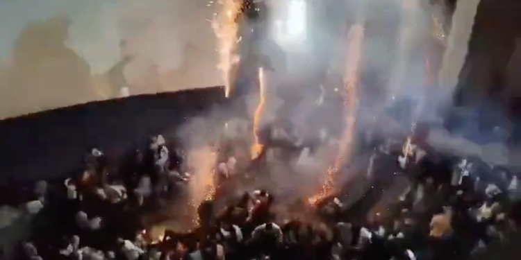 Fuegos artificiales en una sala de cine en India provocan caos
