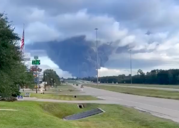 Explosión en planta química de Texas desata incendio y causa emergencia