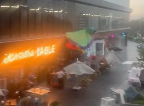 Con apagones y caídas de árboles, sufrió Tijuana esta mañana las intensas lluvias