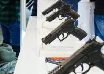 Juez Federal anuló la ley de California que prohíbe las ferias de armas