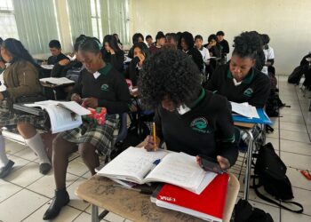Recibe Conalep BC a jóvenes migrantes de origen extranjero