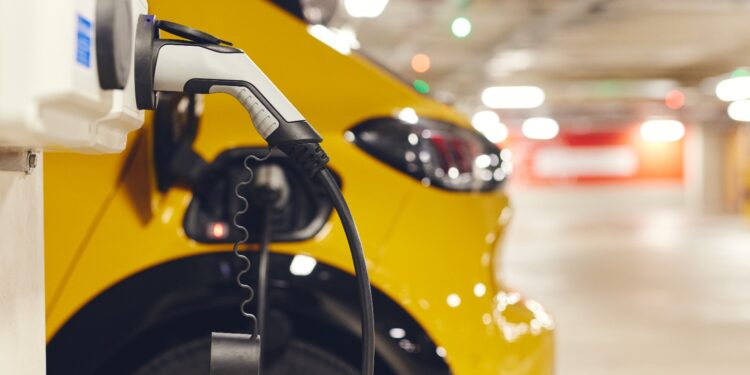 Incentivos fiscales para compra de vehículos eléctricos podrían reducirse en 2024