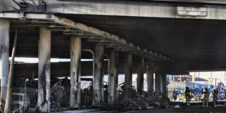 No hay fecha para la reapertura del Freeway 10 en Los Ángeles tras incendio