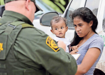 Texas otorgaría facultades a las autoridades estatales para detener migrantes
