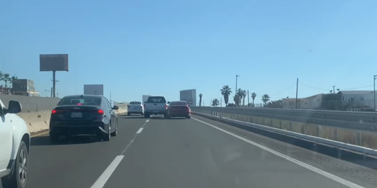 Denuncian extorsiones con “monta choques” en la carretera de cuota Tijuana-Rosarito