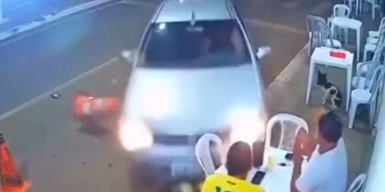 Mujer atropella a su novio mientras bebía con amigos en Brasil