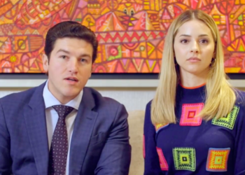 Samuel García anuncia su candidatura y la cara de su esposa se roba la atención