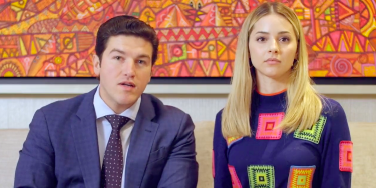 Samuel García anuncia su candidatura y la cara de su esposa se roba la atención