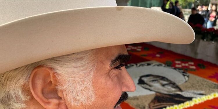 Vicente Fernández estatua