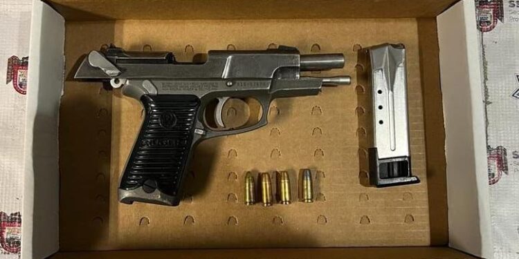 Menor es detenido por amenazar a su hermano con un arma