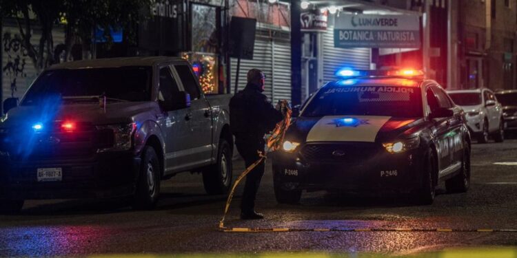Lesionan con arma de fuego a una persona en la calle Sexta