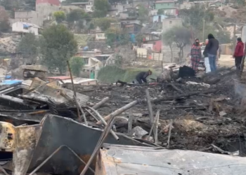 Incendio deja a familia de Tijuana sin casa