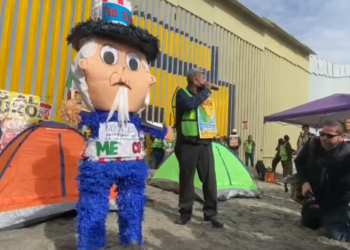 Piñata migrantes tijuana