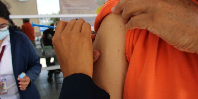 Vacunas contra la Influenza y Covid-19 disponibles en centros de salud de Tijuana, Tecate y Rosarito