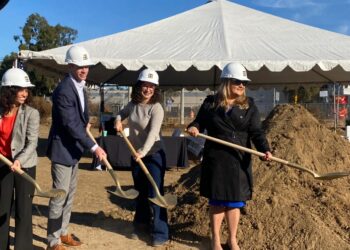 Inician construcción de casi cien viviendas asequibles en San Ysidro