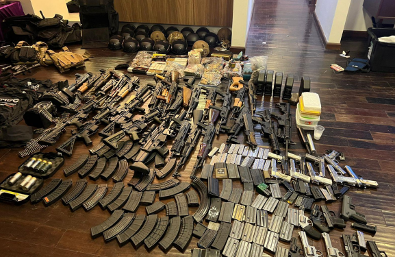 Confirman el decomiso de un arsenal en Tijuana