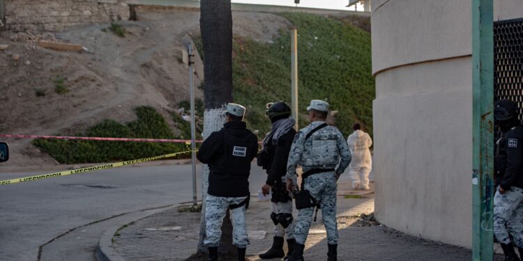 Localizan cuerpo encobijado en la zona Centro de Tijuana
