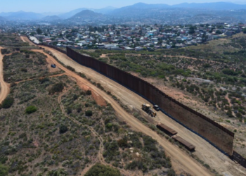 Denuncian separaciones de familias migrantes en San Diego