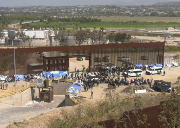 Junta de Supervisores del Condado consideran duplicar presupuesto para apoyo a migrantes