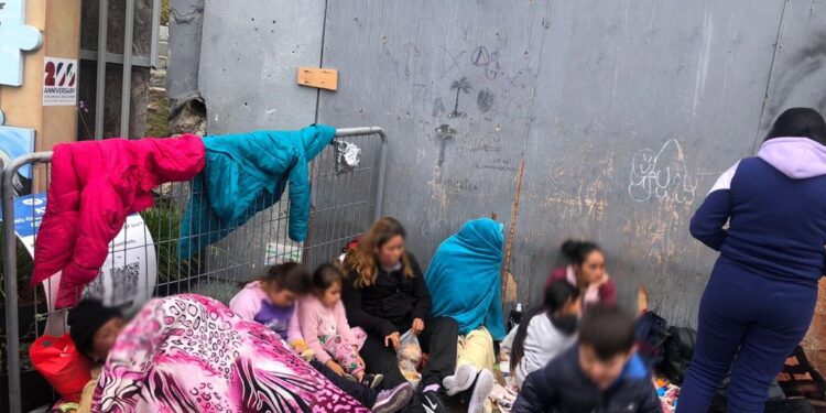 Exhortan a migrantes refugiarse en albergues durante lluvias y bajas temperaturas