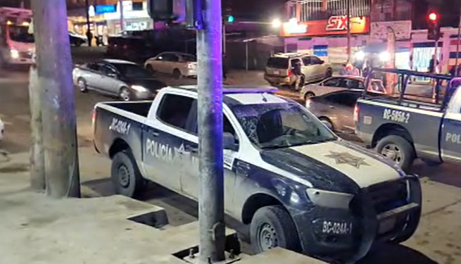 Detienen a tres sujetos por balear dos patrullas de la Policía Municipal de Tijuana
